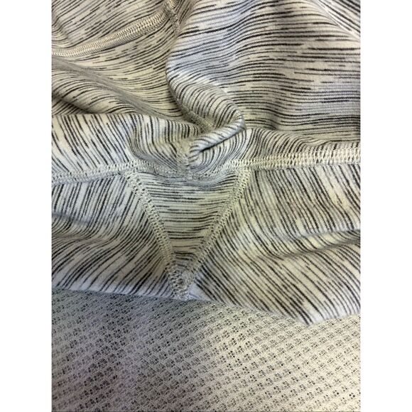 Lululemon Wunder Under in Light Gray Size 4 - Picture 5 of 6